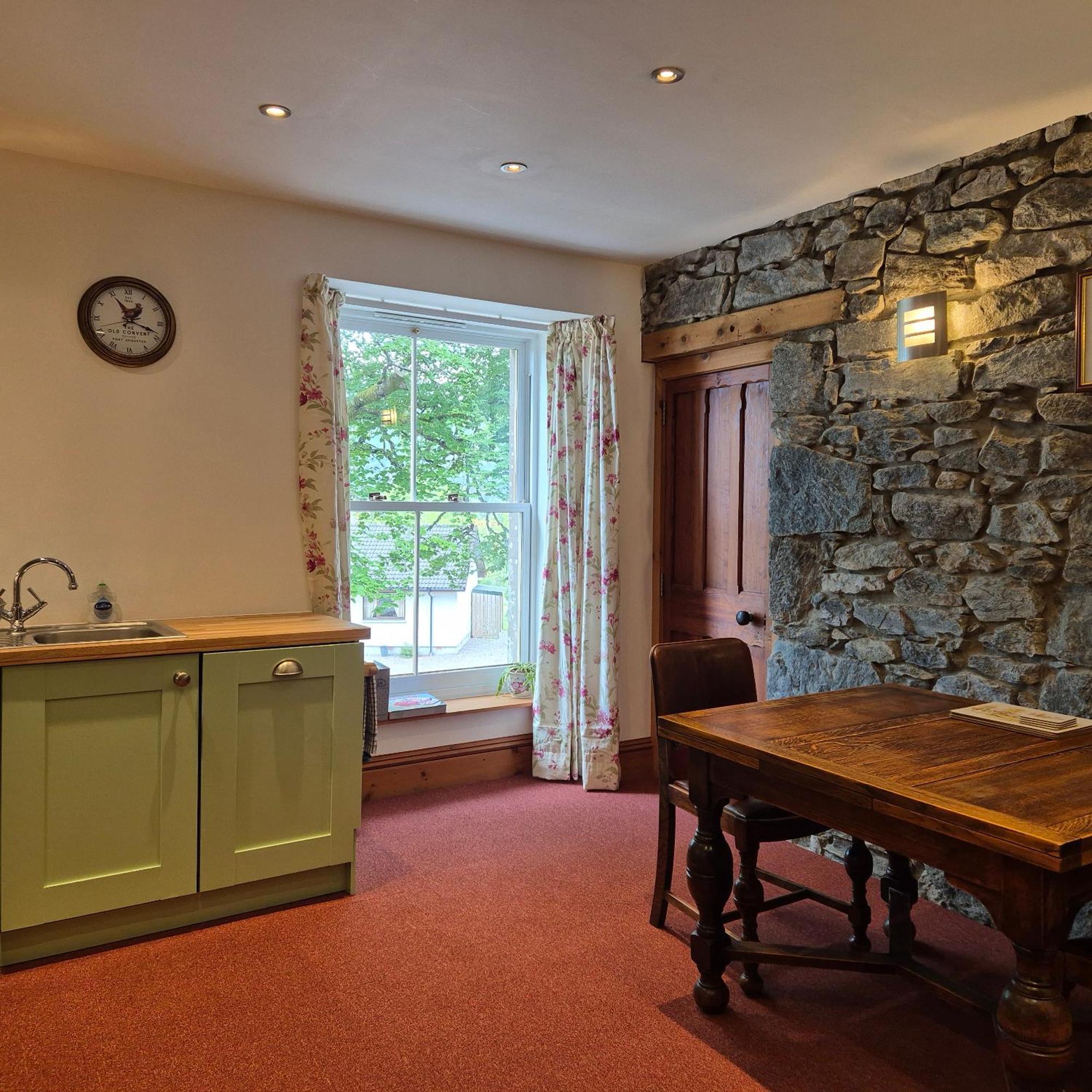 The Old Convent Holiday Apartments Fort Augustus Buitenkant foto